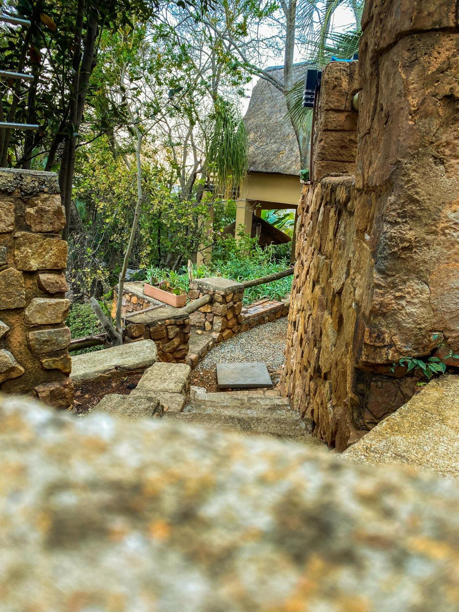 Bali At Scenic Haven Lodge In Hartbeespoort Exteriör bild