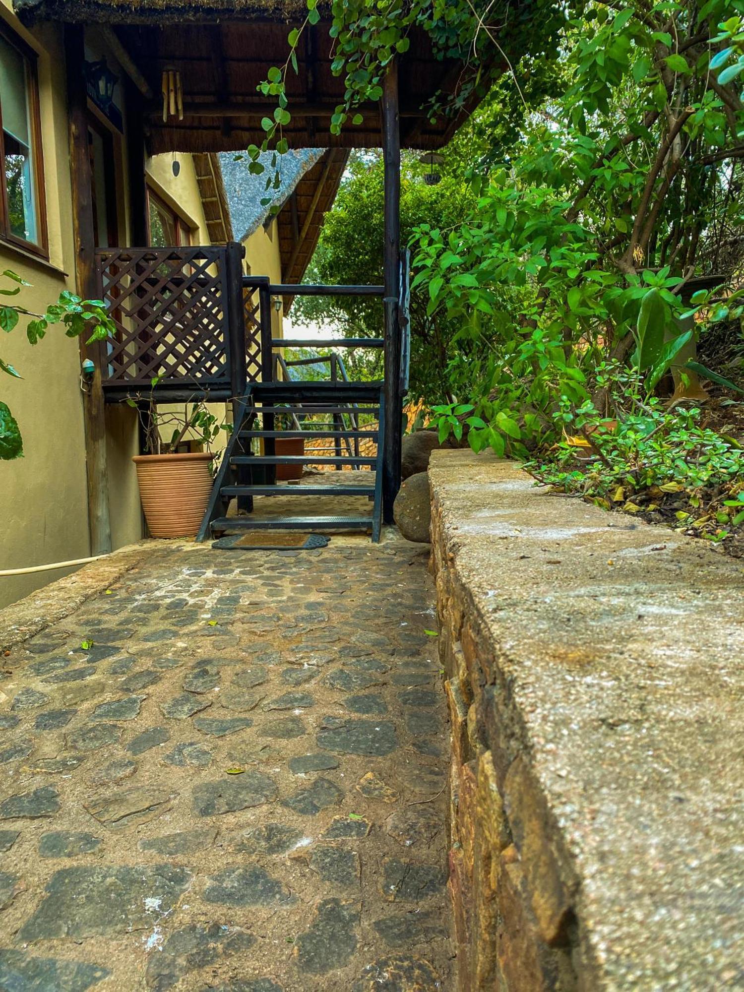 Bali At Scenic Haven Lodge In Hartbeespoort Exteriör bild
