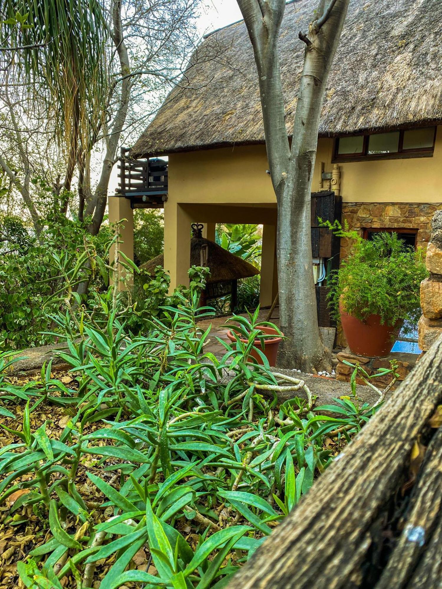 Bali At Scenic Haven Lodge In Hartbeespoort Exteriör bild